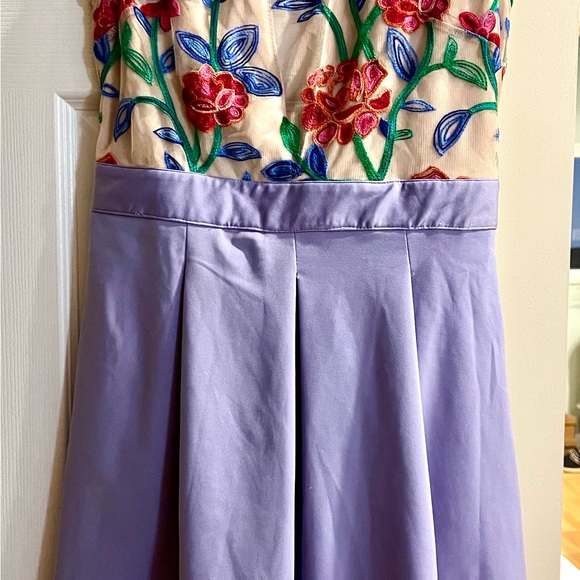 Embroidered dress open back small - Picture 2 of 12